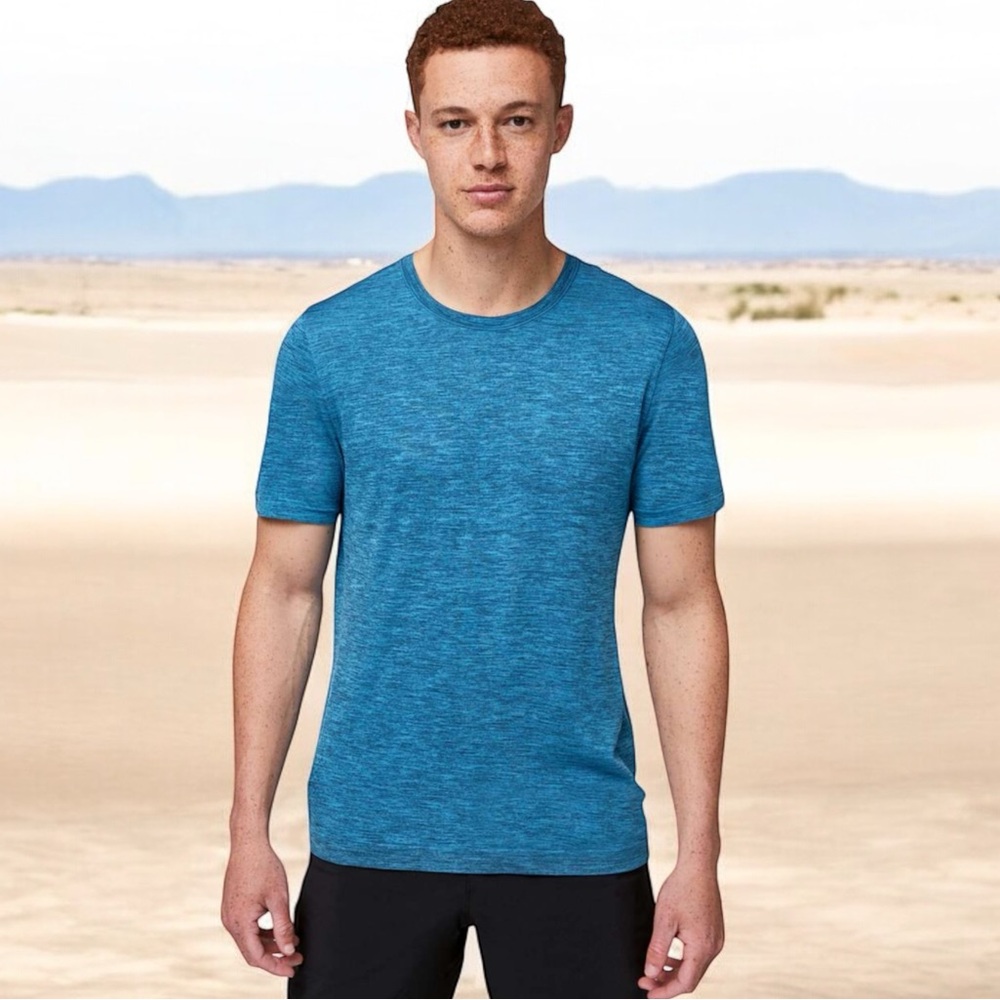 Lululemon Metal Vent Breathe Short Sleeve in True Navy / Neo Blue Sz M